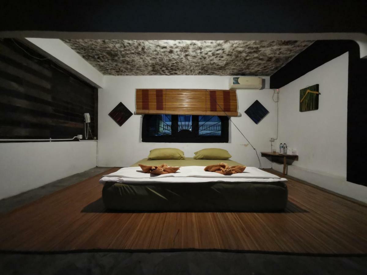 Bat & Arrow Hotel Padang  Værelse billede